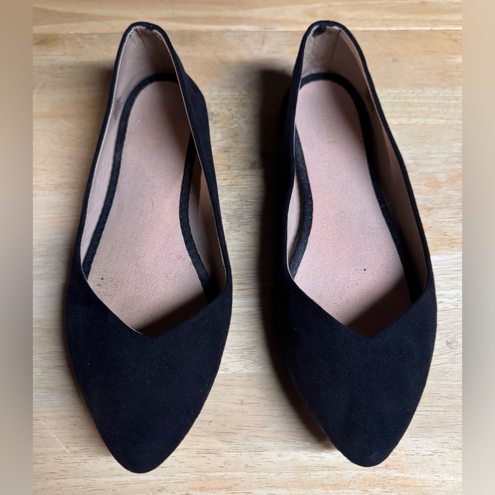 Pointed Black Flats